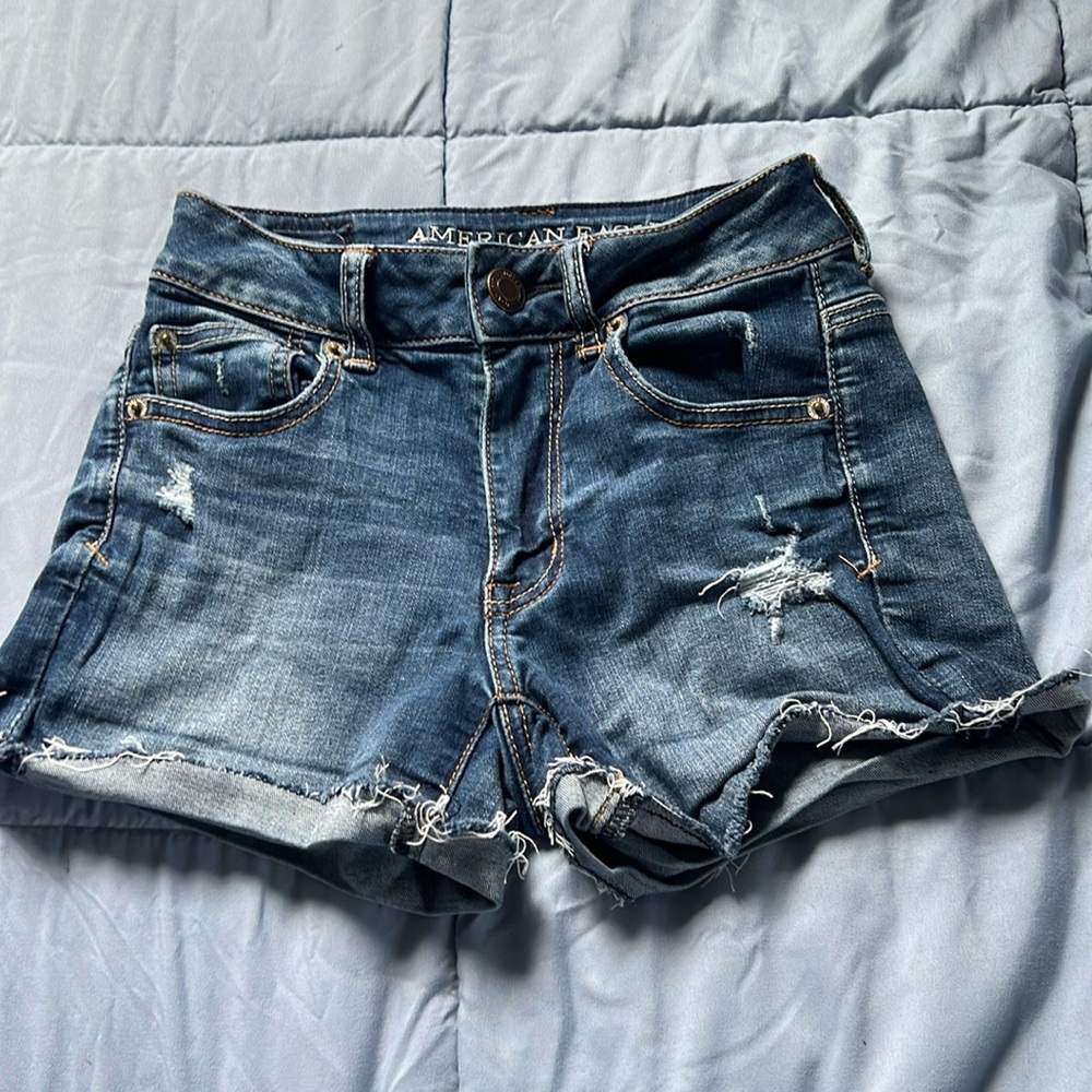 AE size 00 shorts in good condition